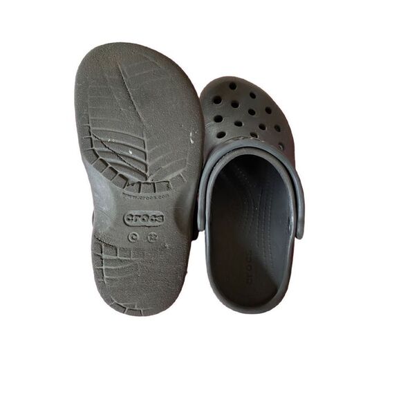 Crocs unisex, black classic strap back clog ￼youth size 12 - Picture 5 of 5